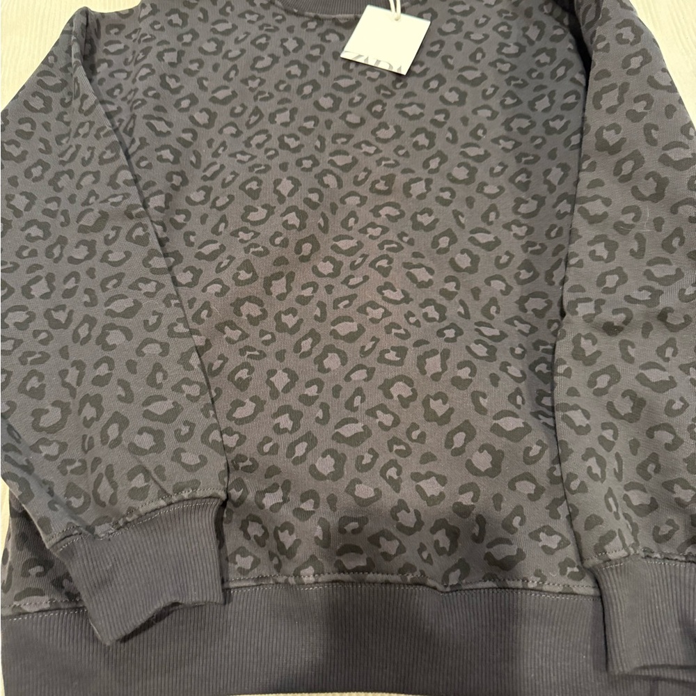 Leopard Print Sweater - Picture 2 of 2